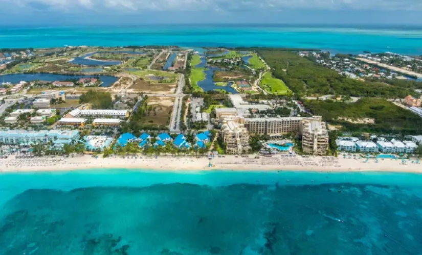 Seven Mile Beach, Cayman Islands by Tranzts