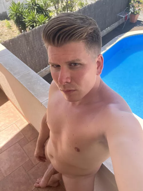 Showing off in the communal pool by Confusion-Wild