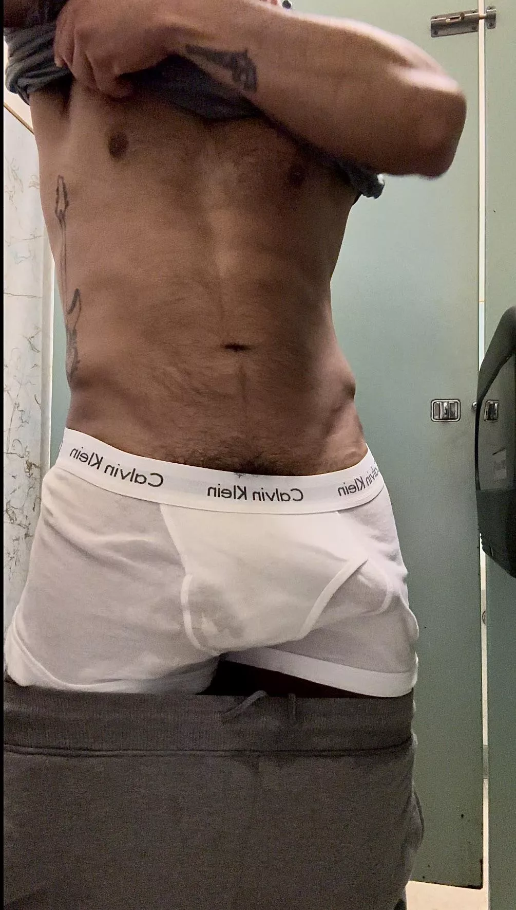 Sweaty V posted by jluis2024