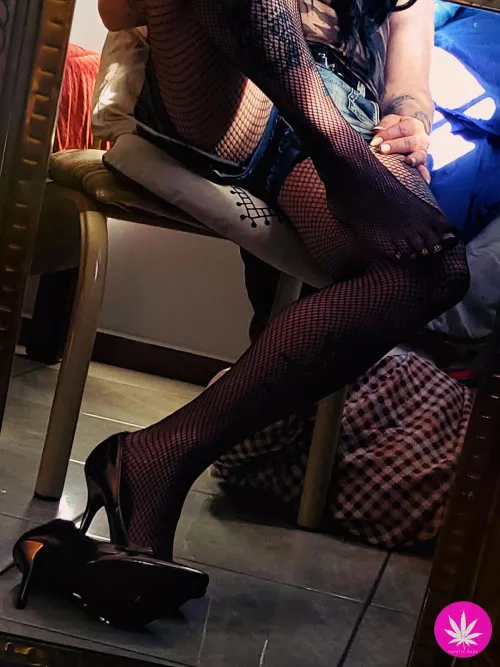 White toes by nataliahazewashere