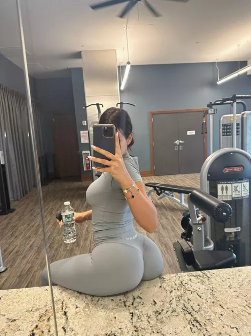 Would you spot me if I asked you nicely? [F] by playhousex