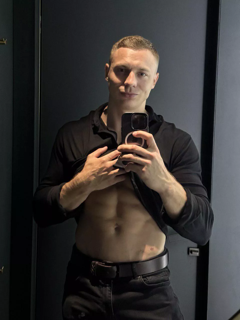 [20] you meet me in a cafe restroom, your next step 😏 posted by W_a_l_t_er