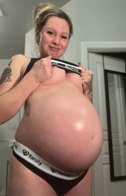 35 weeks today!  by MommyPenelope