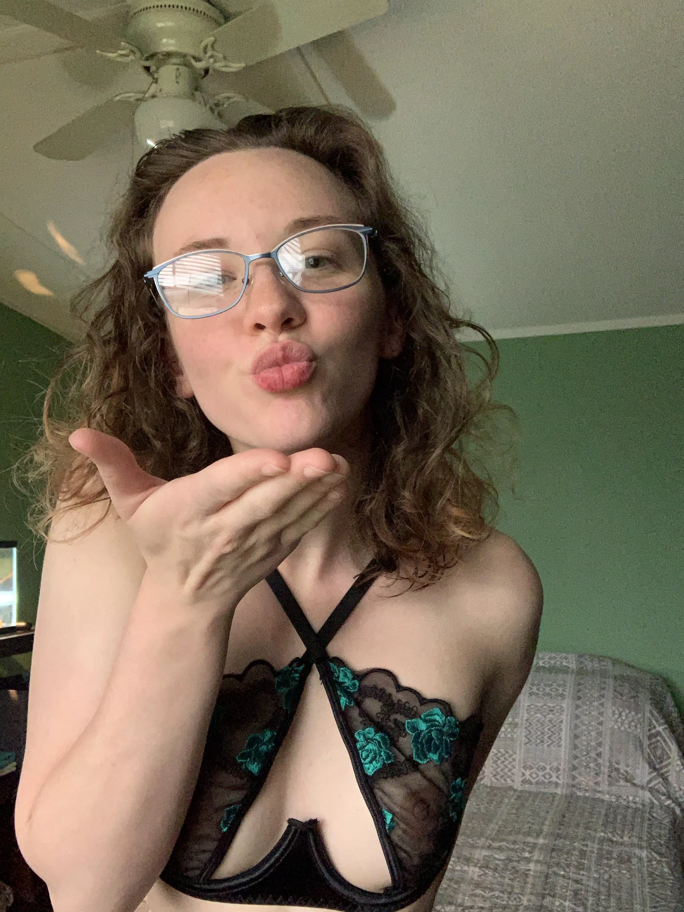 A kiss from a nerdy girl is extra sweet😘 posted by thebreefontaine