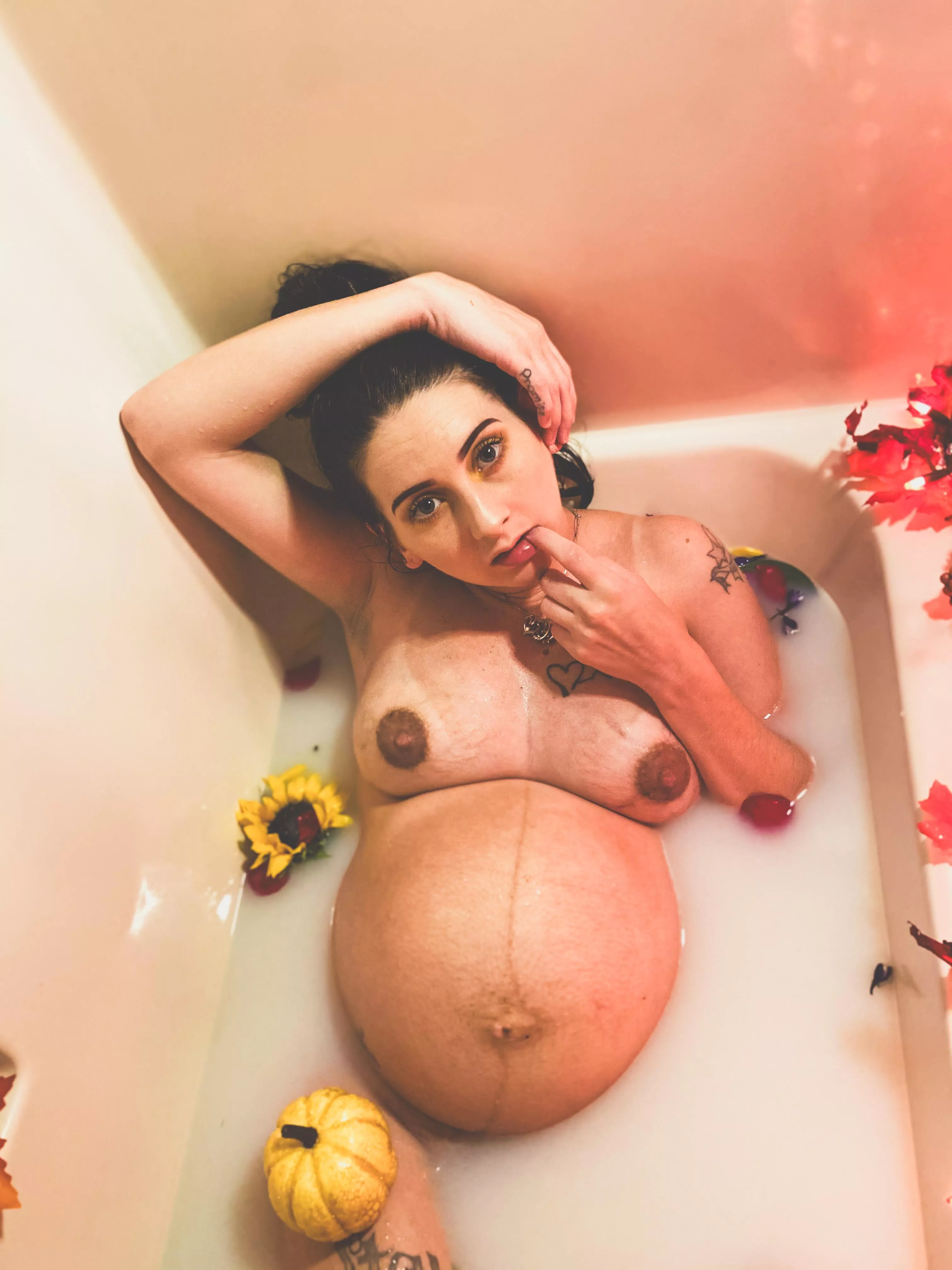 Am I someone you’d fuck at 38 weeks? OC posted by TinyHornsBigbooty