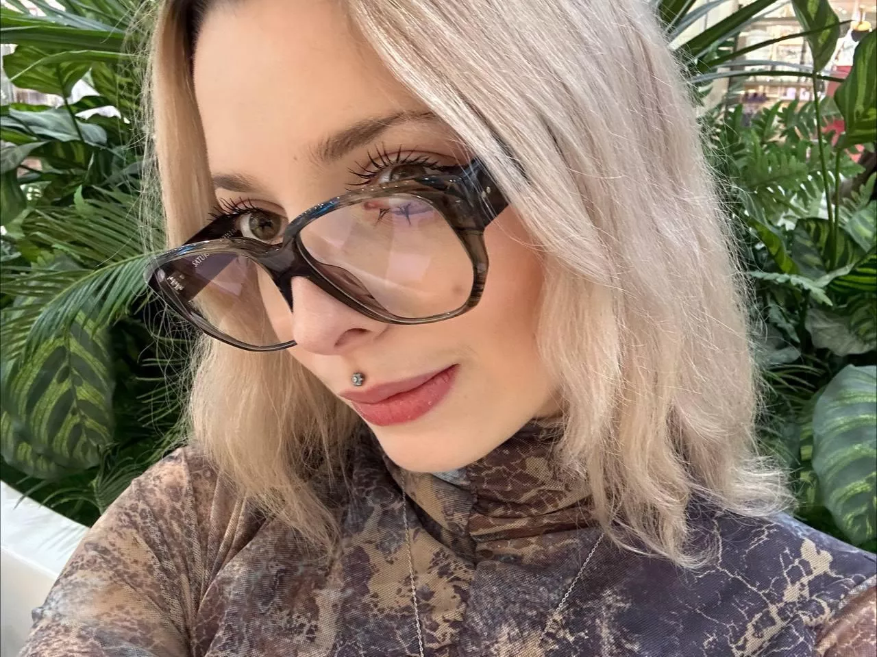 Boss if your sperm is on my glasses, will I have a bonus? posted by HottiePetiteGirl