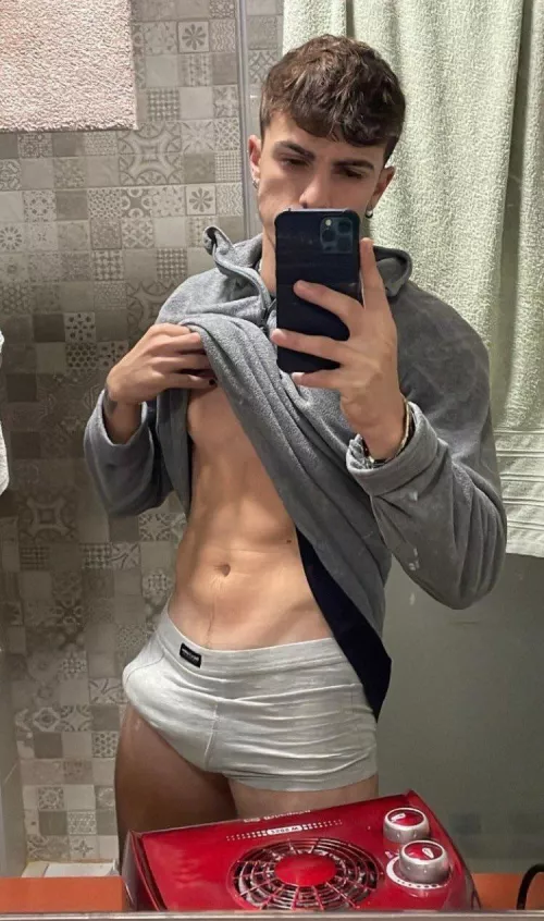 Do you like my bulge by jjboy0