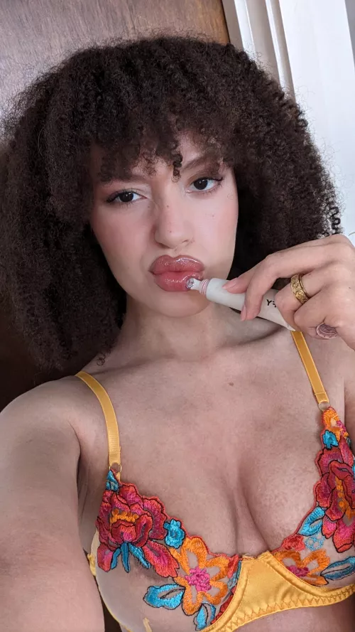 Glossing up 💦 by xx-alien