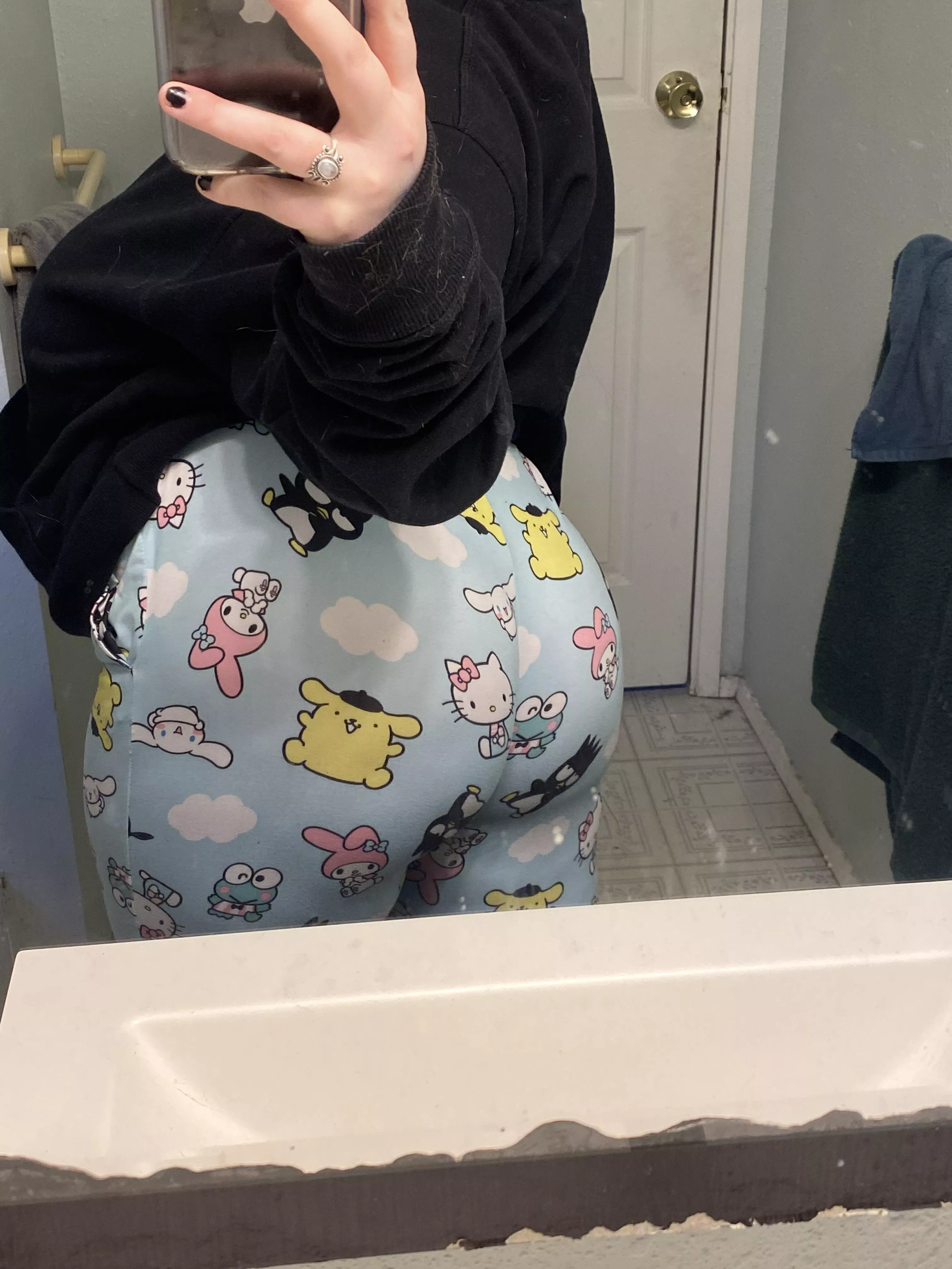 hello booty ;) 😘 posted by stinklettuce