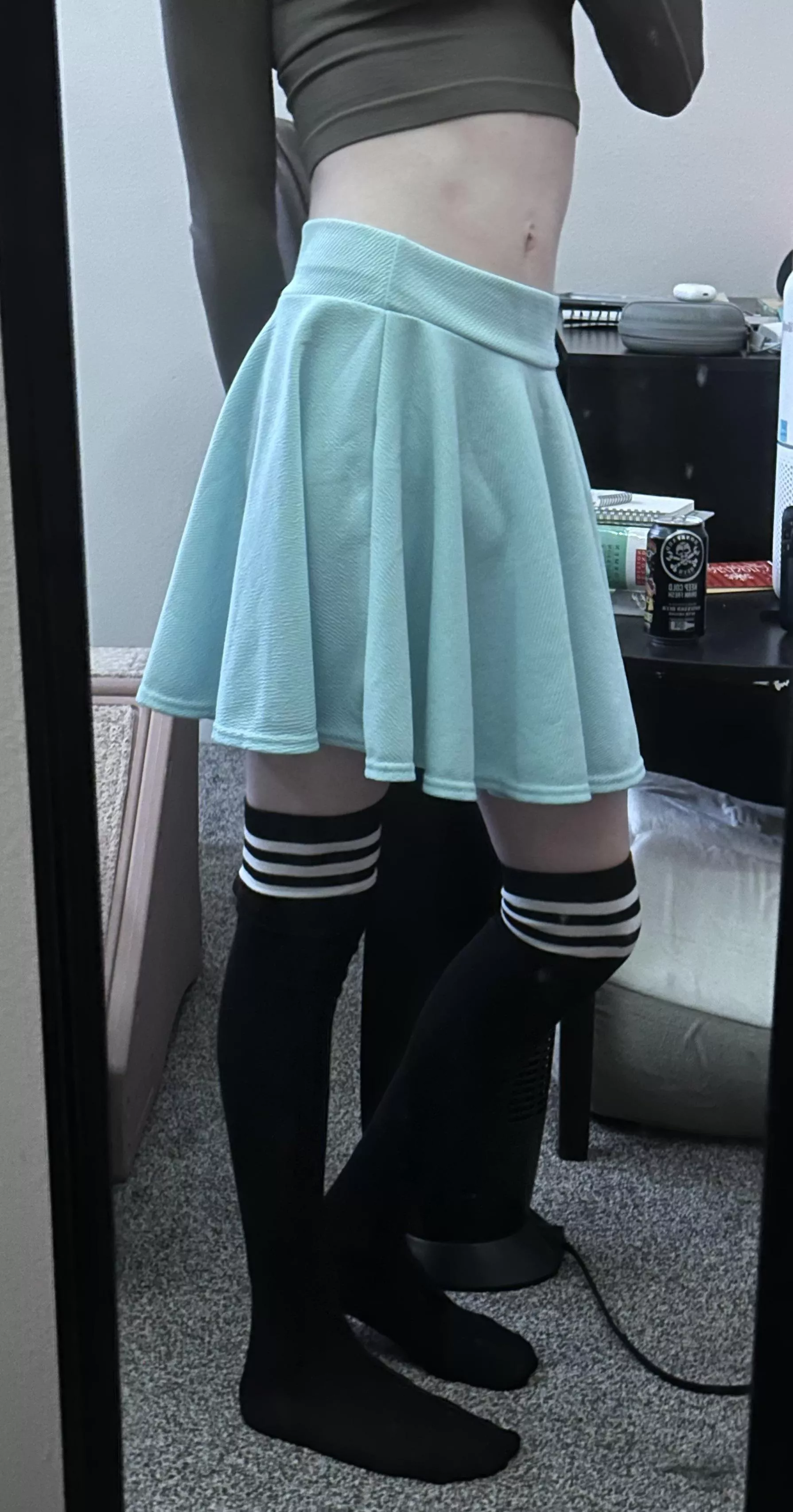 Hi ☺️ posted by bi-femboy_98