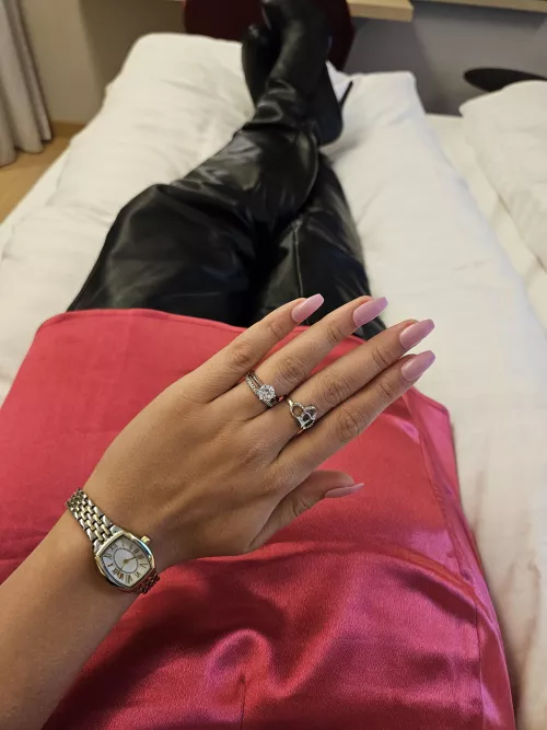 How do you like my hand? 💍 by ColdSteelCuffs