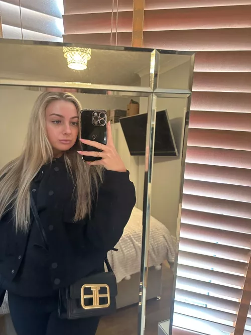 IUTR all black by PriscillaWehner