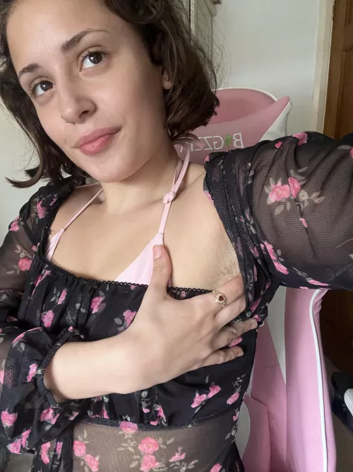 Praise this armpit if you want me to keep growing  by Lnrlunar