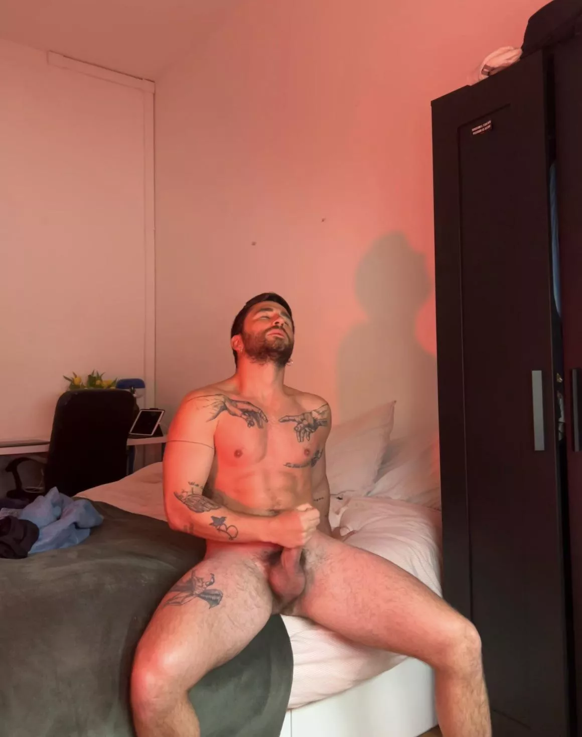 Reaching an awesome orgasm posted by battlefied1