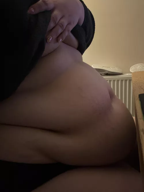 she's getting so big by xehilia