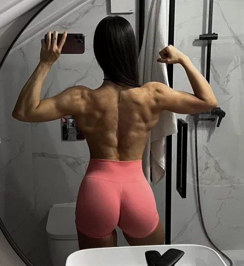 shredded back to the bone by linasphysique_