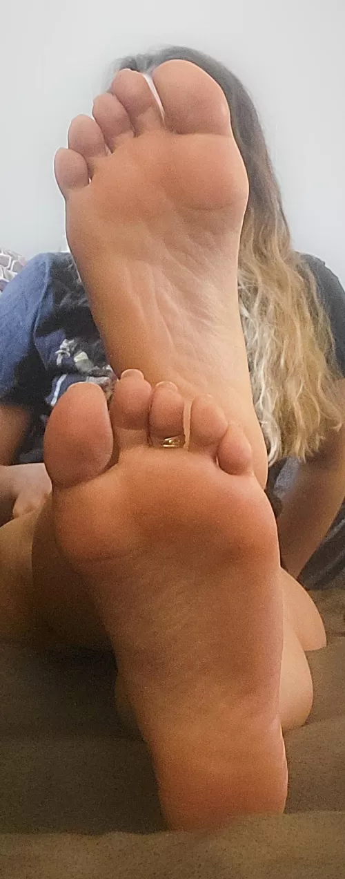 Size 5s in your face by TheFootKingdom