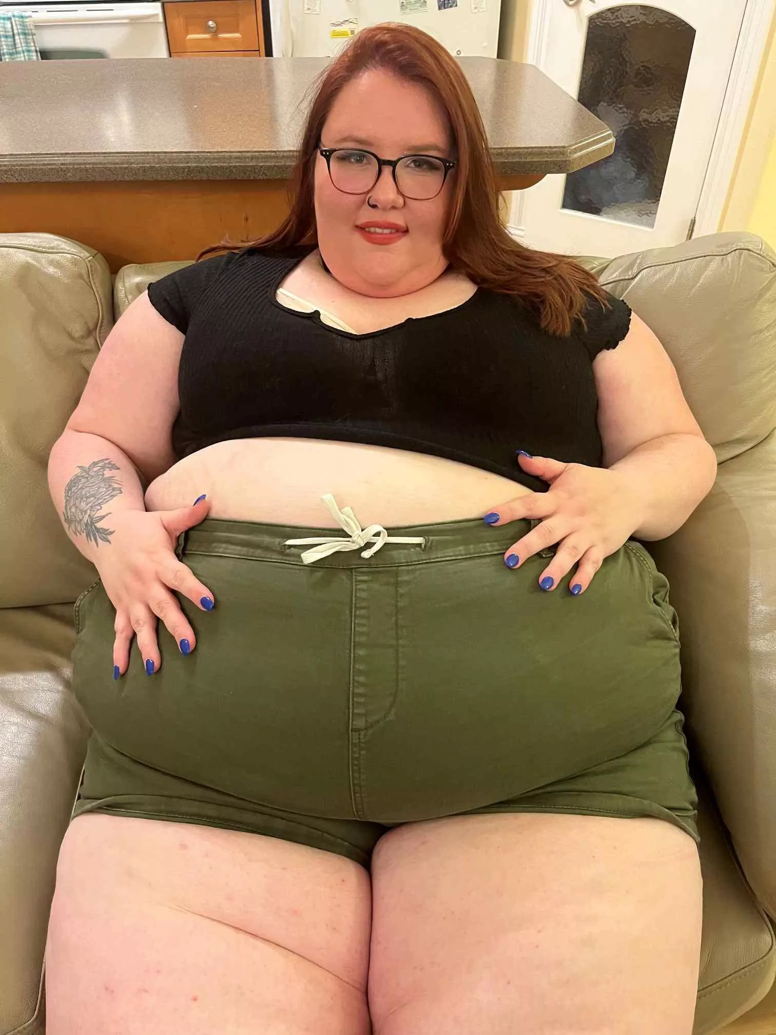 These shorts are too tight - should I take them off? 😘 posted by BigB00tyBlvd