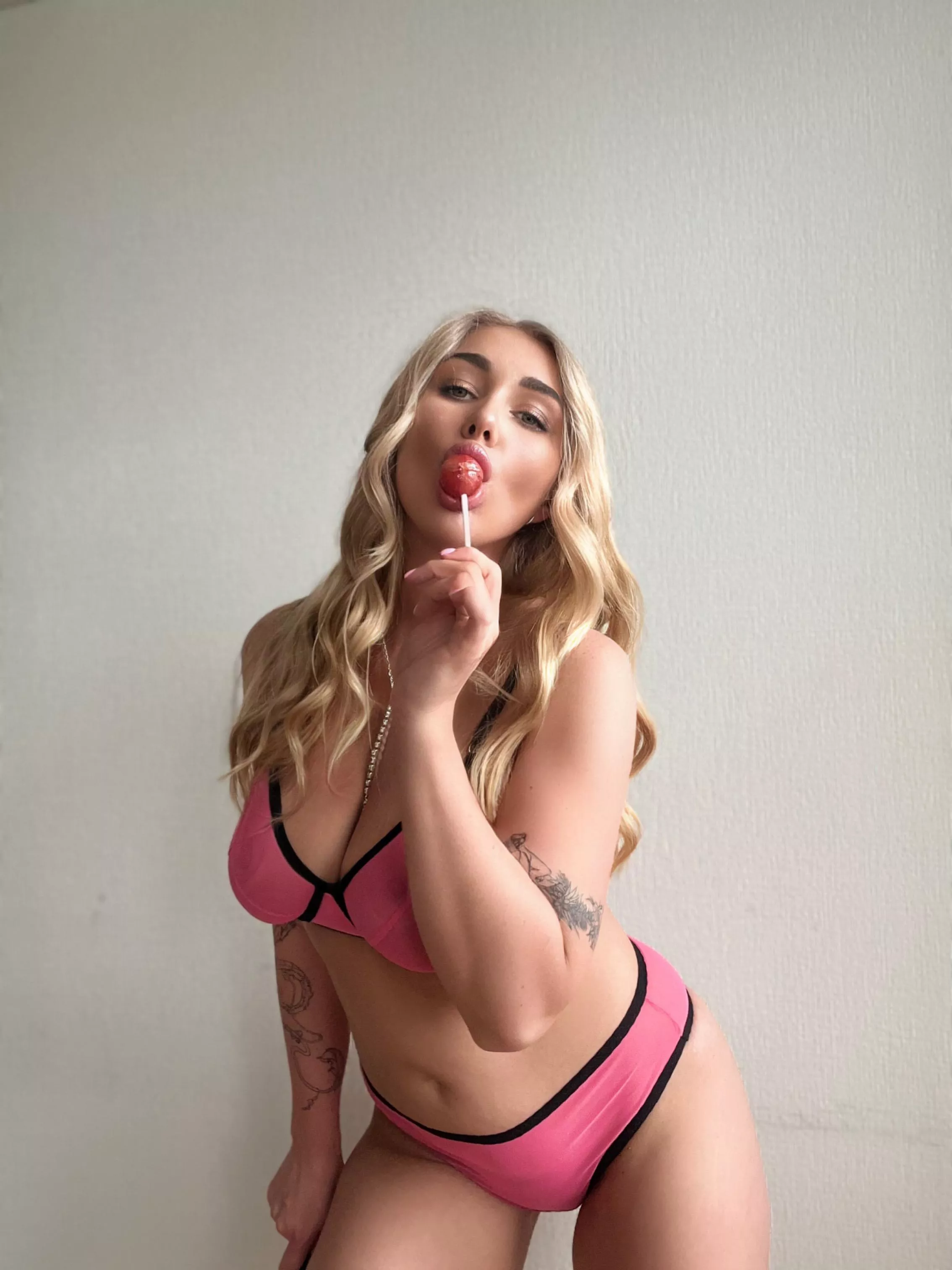 Took a bite of juicy lollipop posted by goepibypeper