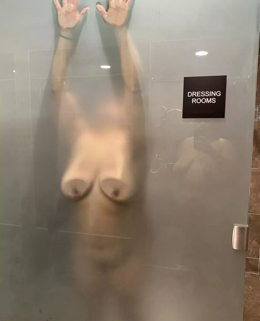 Walked in and found her🥵 posted by simpleysexual