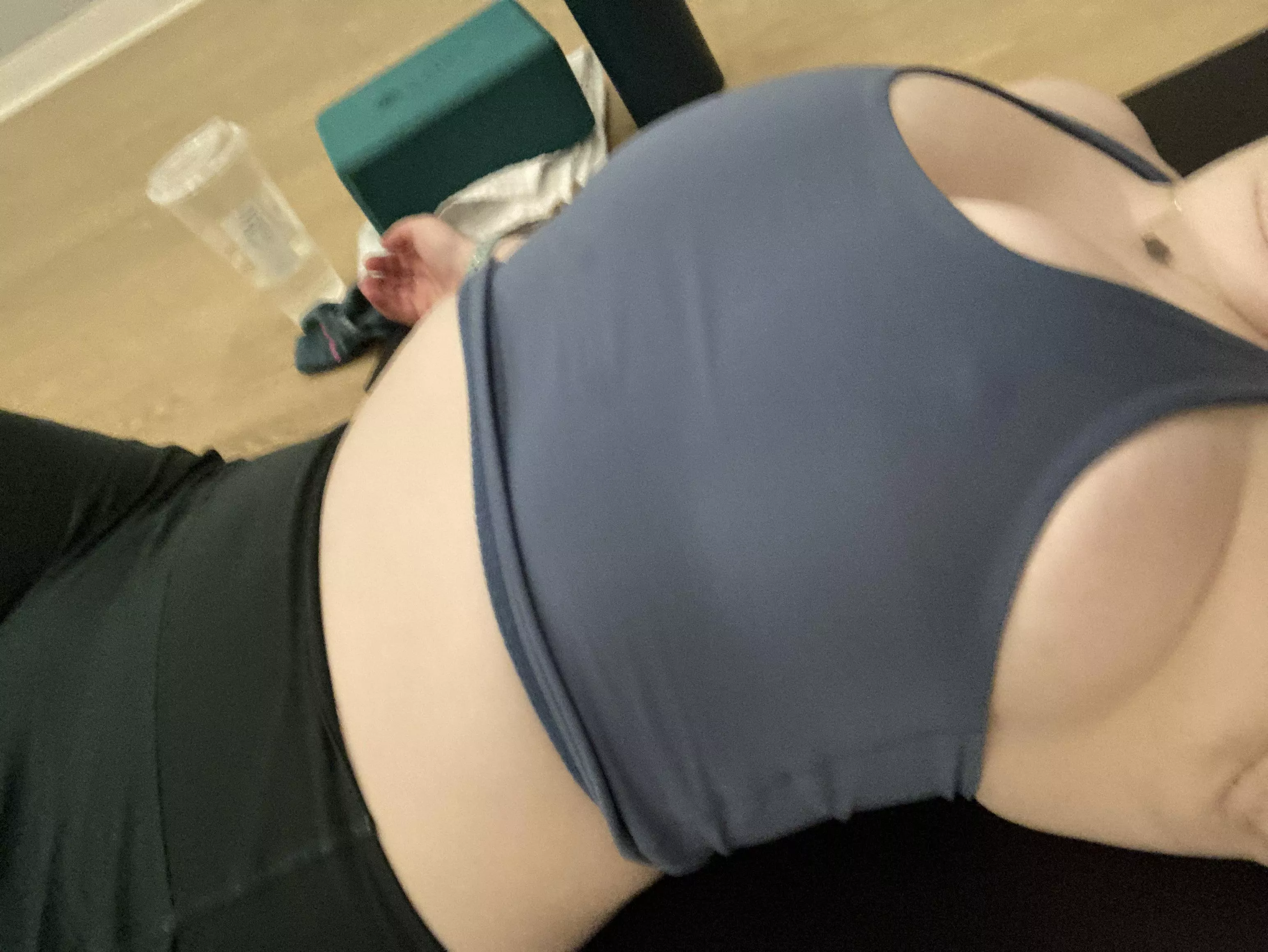 warming up🧘🏻‍♀️ posted by georgiakers3y