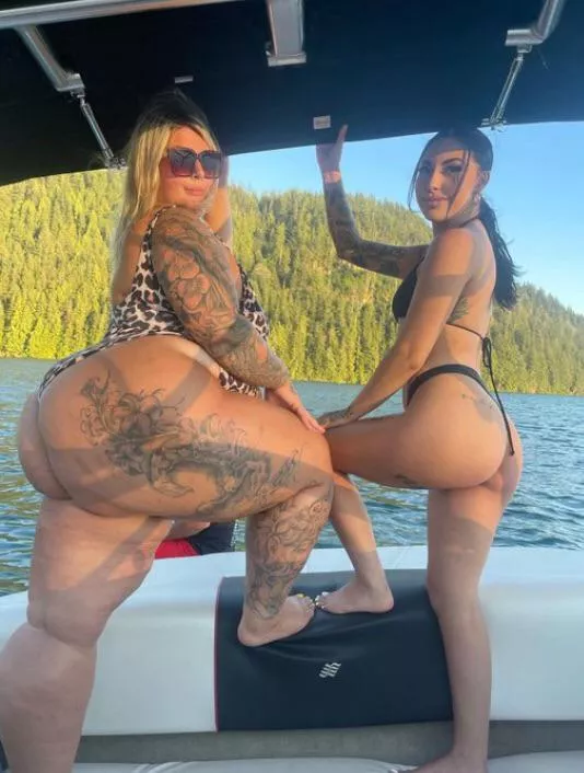 Who is the woman on the right? posted by LostValkygg