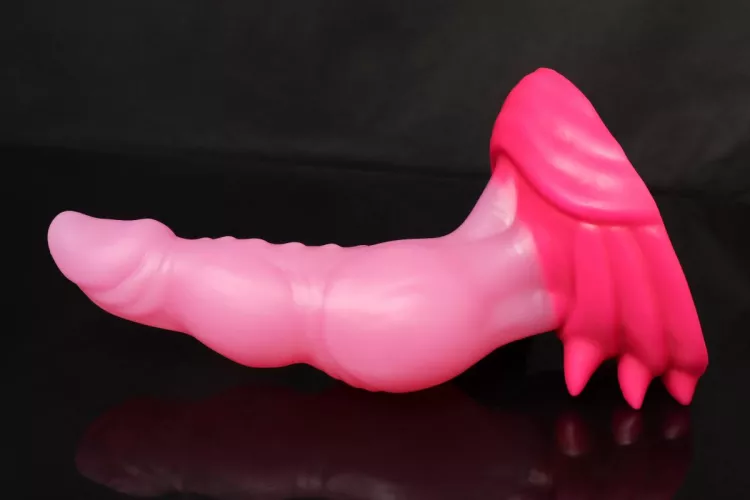 Working overtime so I bought myself a ✨lil treat✨ Large Nocturne in a pink rogue by BaphometsBlood_