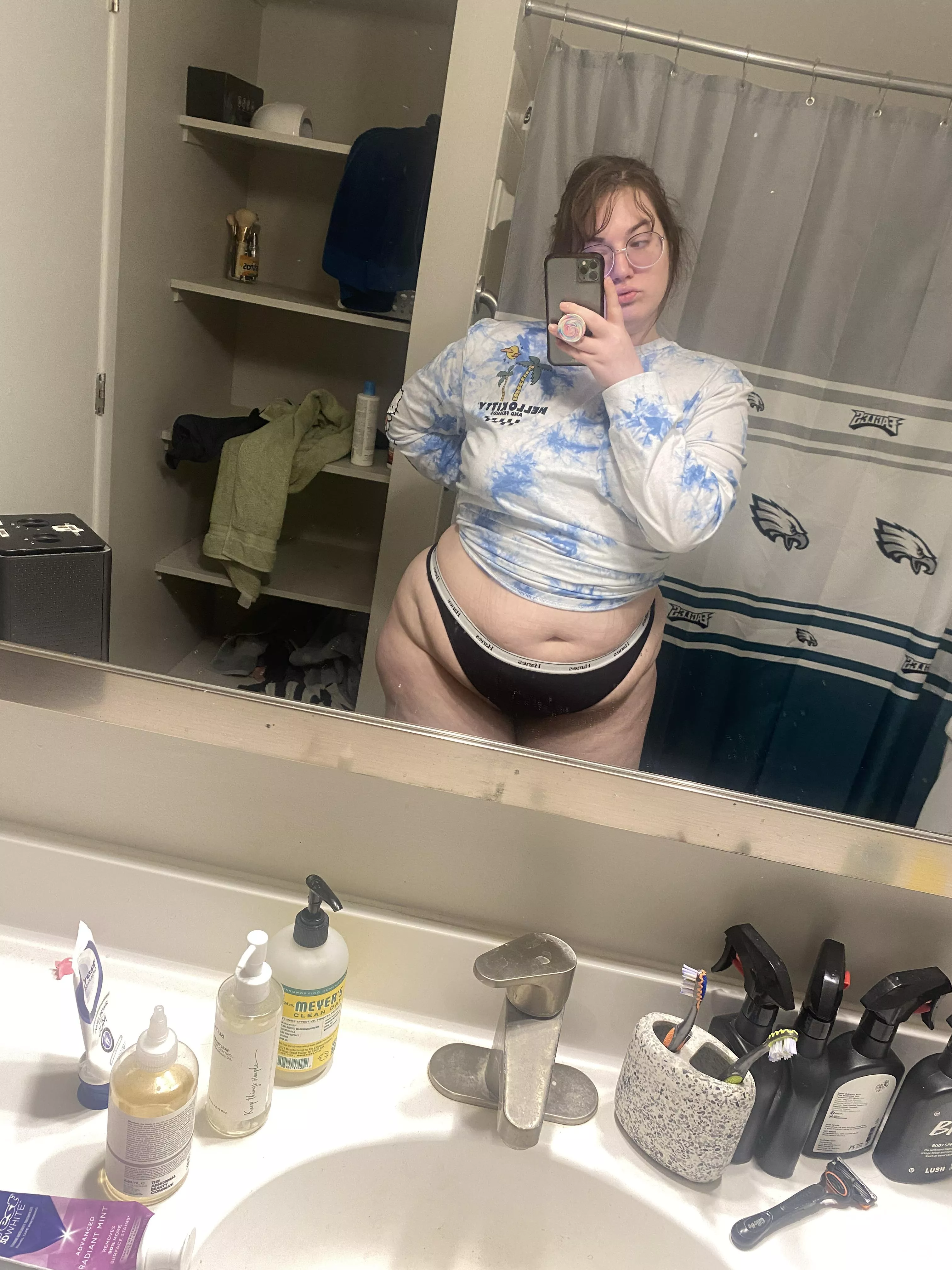 would you squeeze my thighs or hips first? posted by hentaihunni69