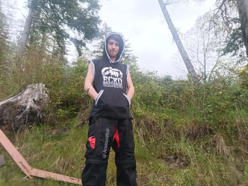 A good day to be outside 🌲 posted by -AnxiousWolf-