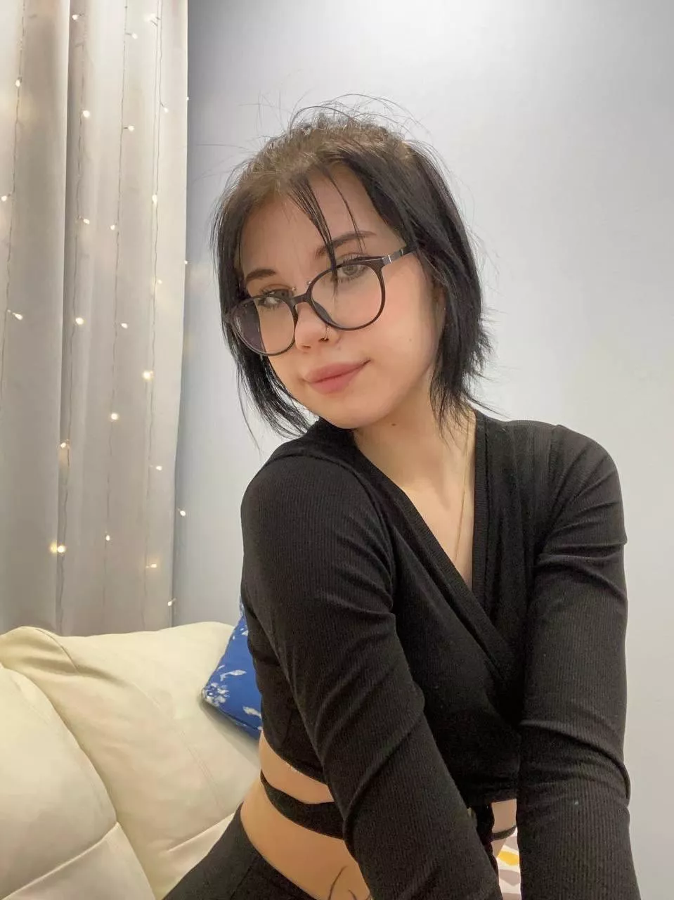 Boss, your youngest secretary is here, give me instructions. posted by Truecrochet184