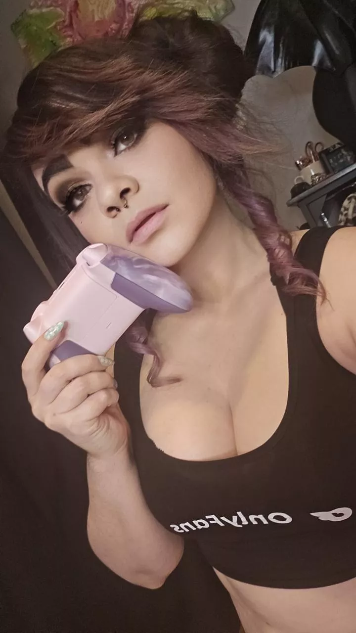 Do you like gamer girls ;) [OC] (@DixonxCider) [OnlyFans] posted by xDixonCiderx
