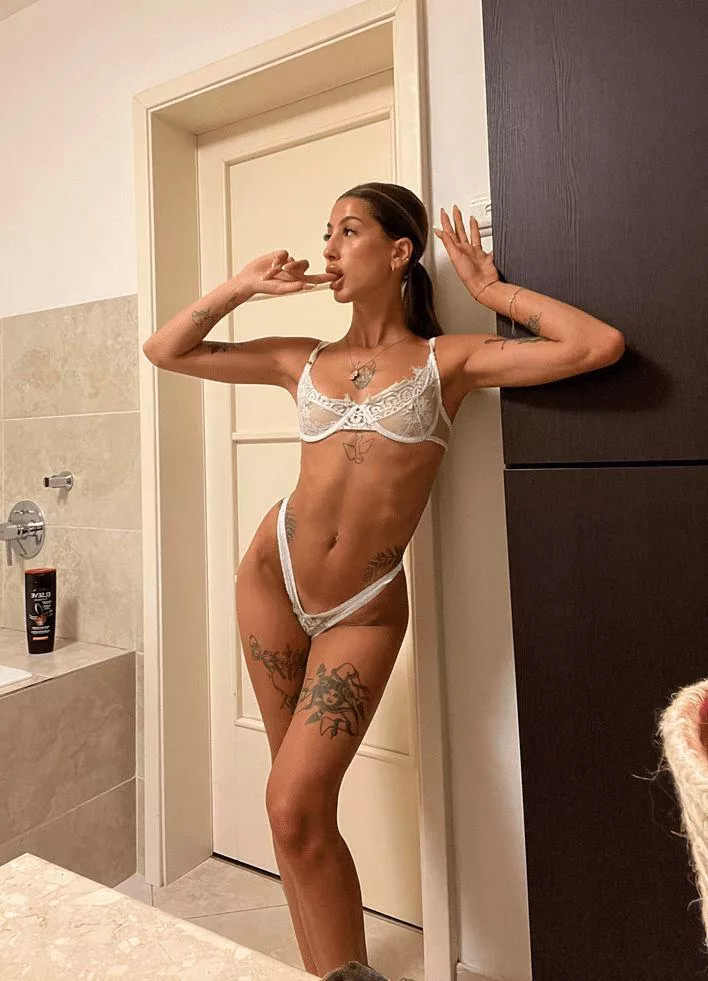 Do you think I’m too skinny :( posted by SizzlingPutting