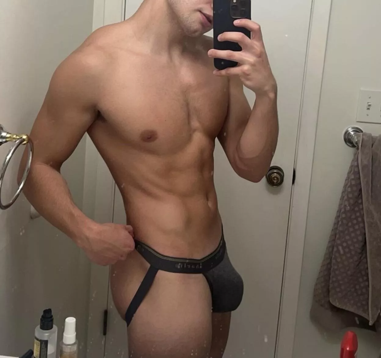 Feel free to feel it😉 posted by 18hungtwink