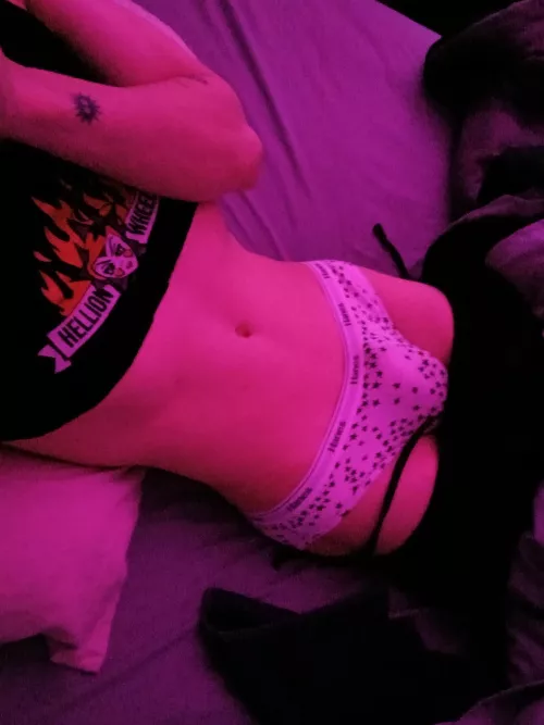 hii twink waist for u :3 by catboidead