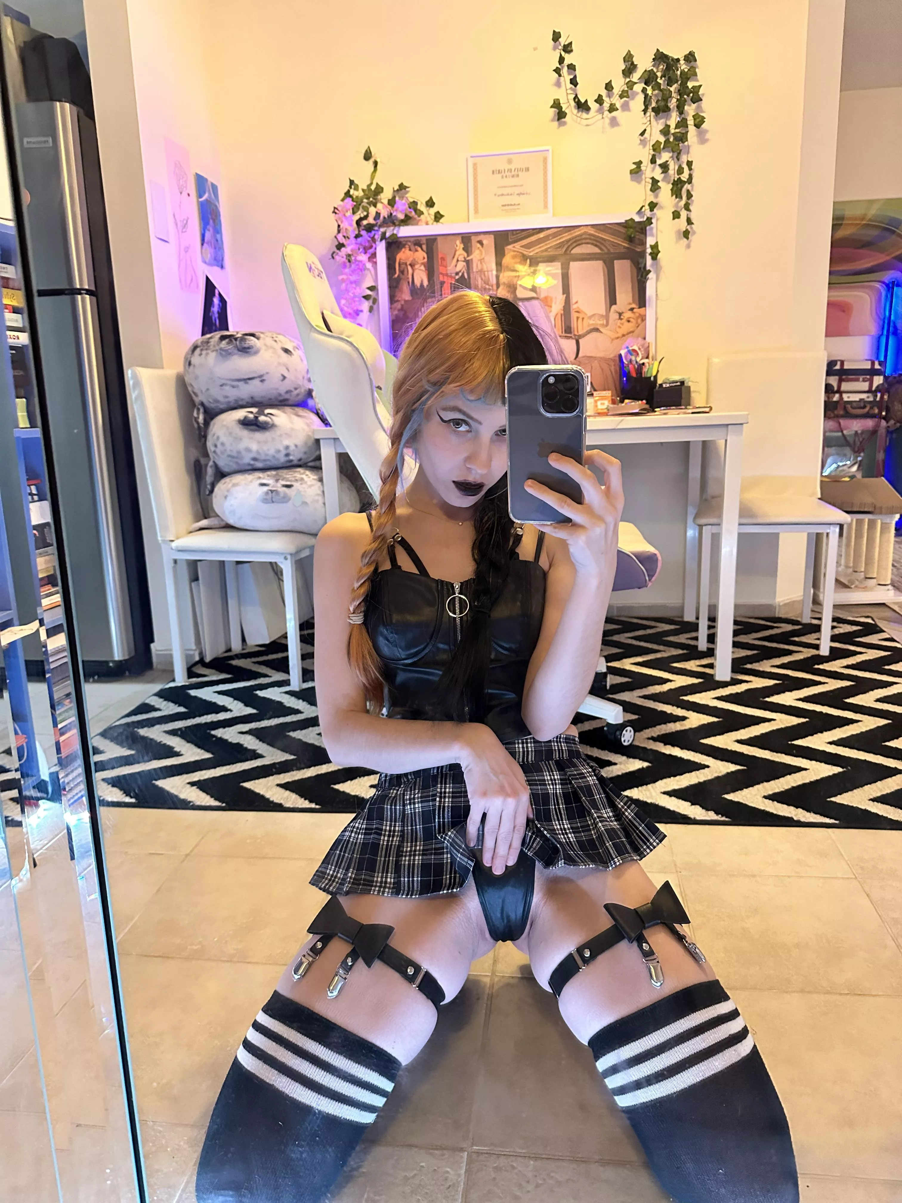 How about u forget the eclipse and come kiss me on these lips (your choice which ones) ;) posted by TeslaPrincess69