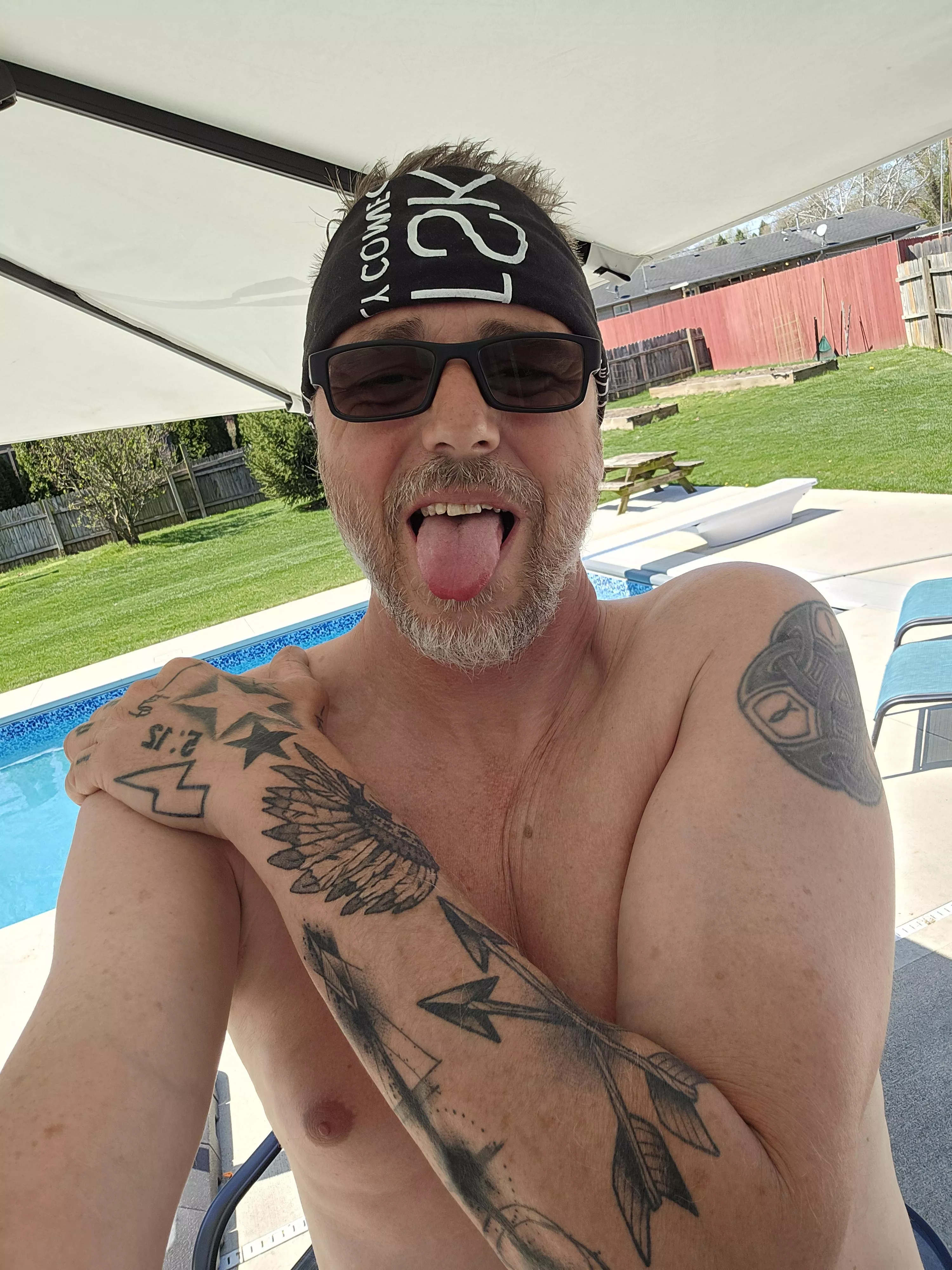 Indiana Daddy [45] is loving the early spring! 🌼🌱🌞 posted by ZochoBooya