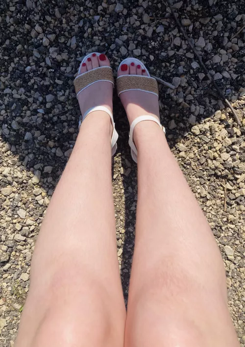 Just chillin by DaisyLeonXXX