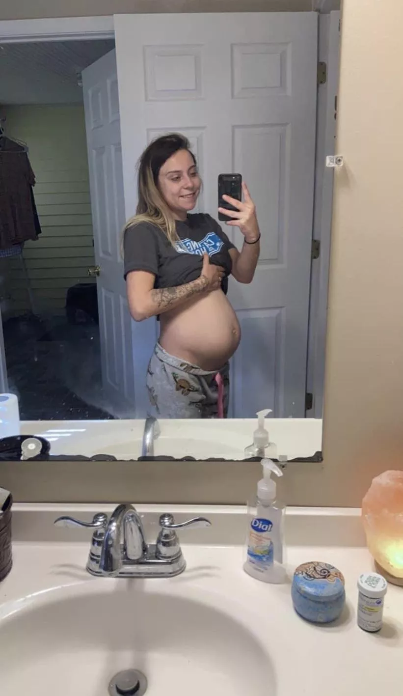 Mommy is feeling good and wants a good cock to take whilst she’s still pregnant , any takers ? posted by Momma-pregnant