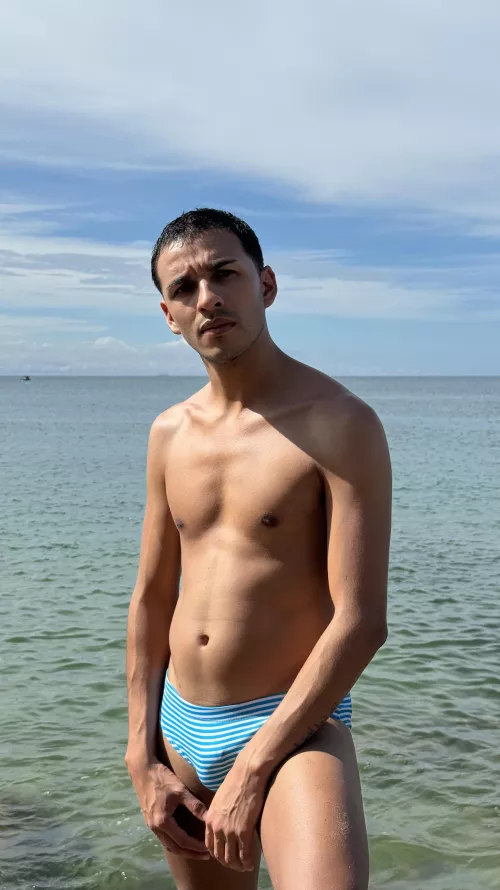 my first time knowing the sea 🌊 by paulolatin94