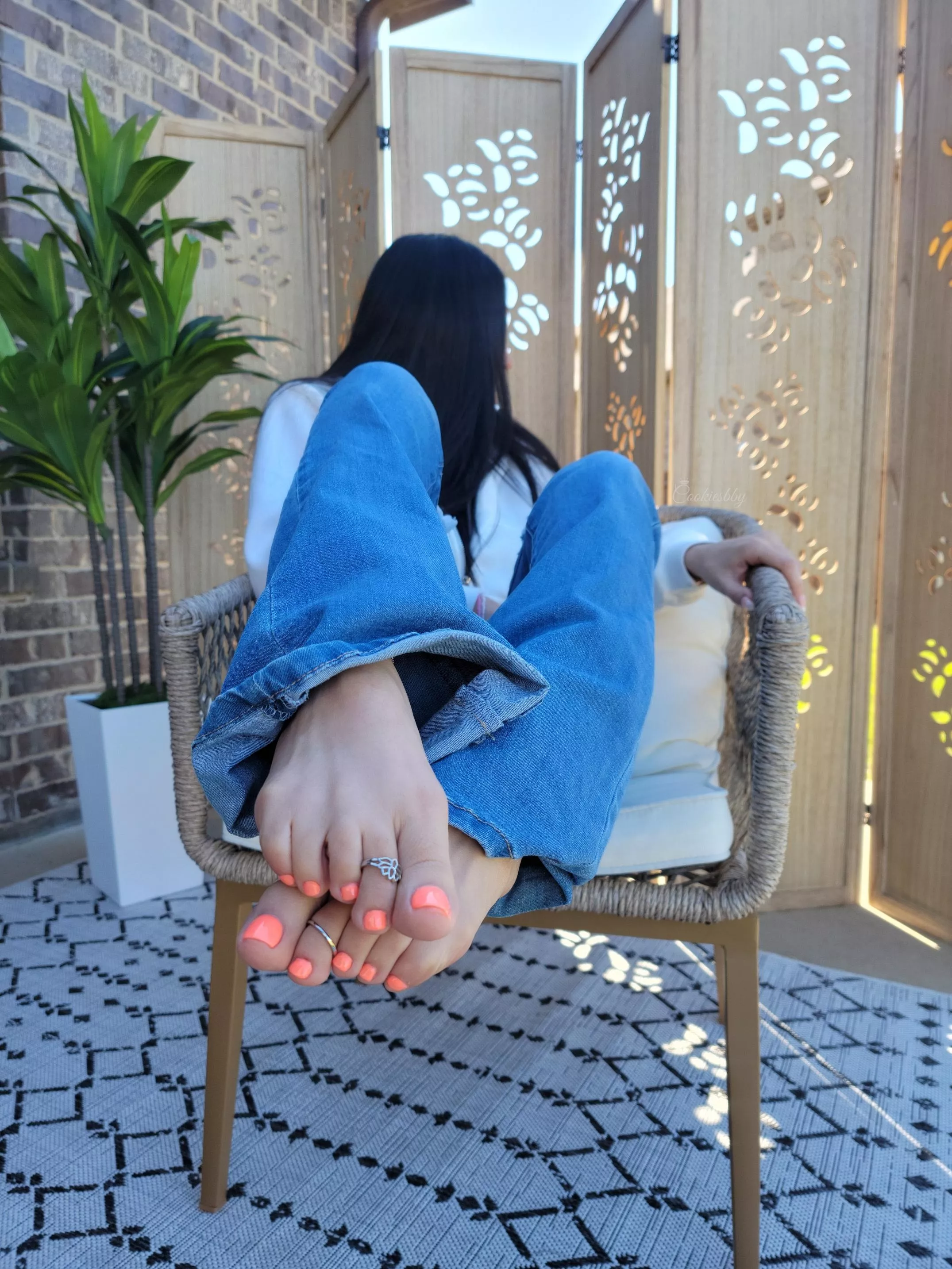 My toes peaking out of my jeans posted by cookiesbby