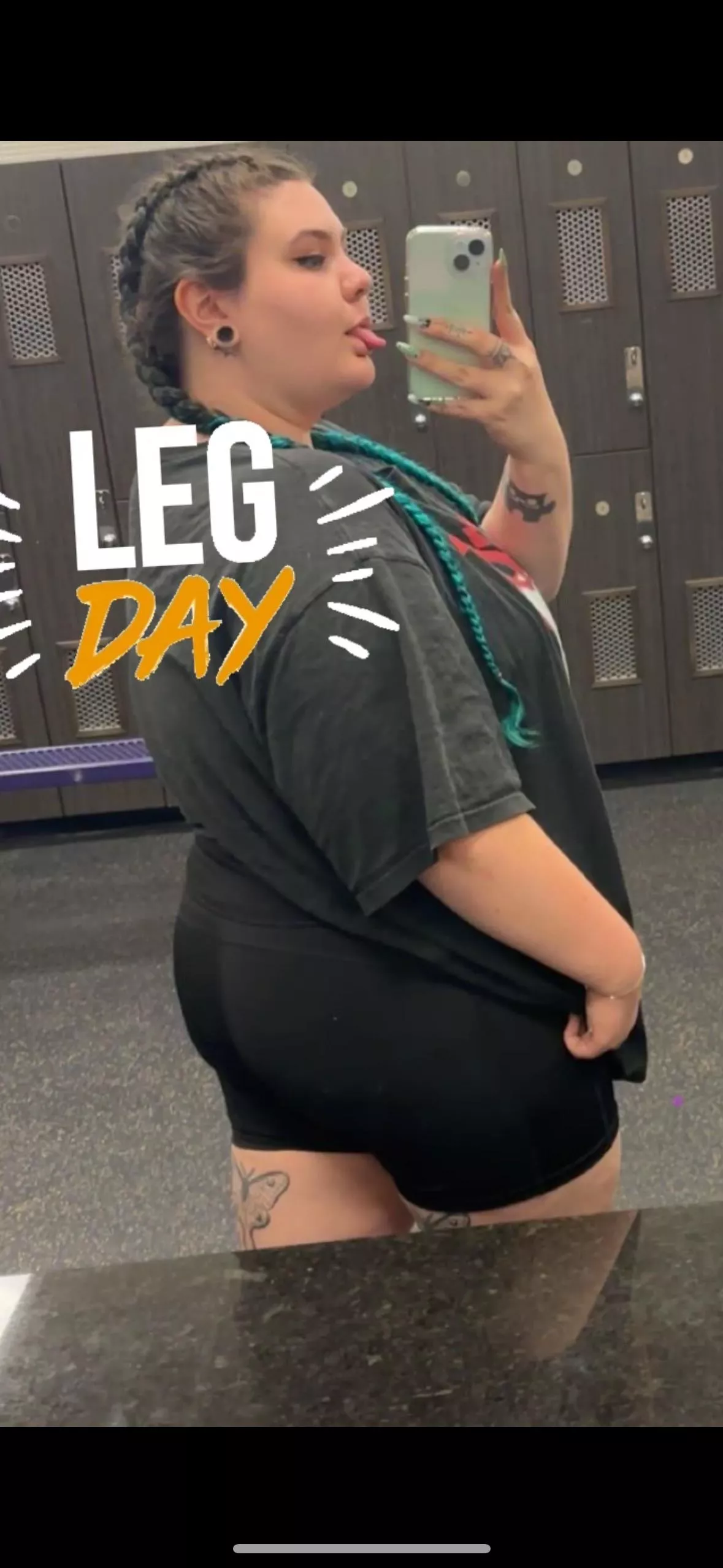 Never skip leg day 😌 posted by DavinaWantsIt