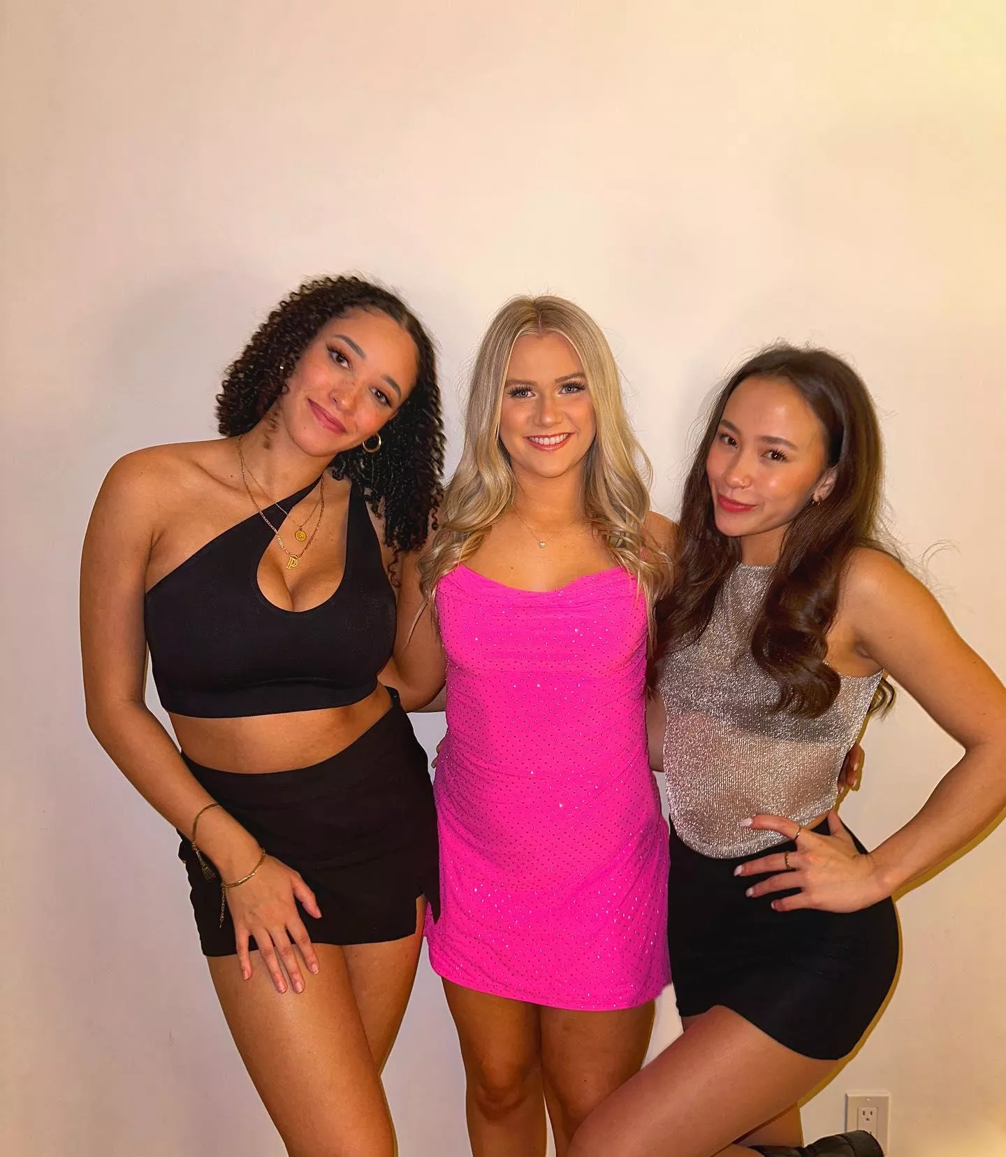 Perfect skirt sandwich posted by Swiftie4ever_713