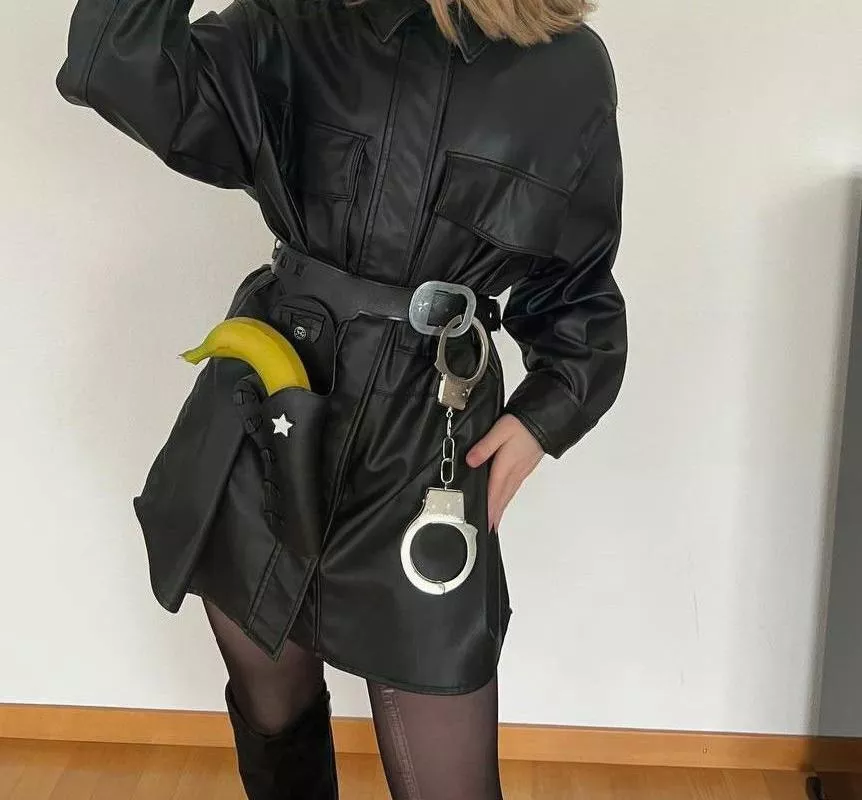 Pull them out with your teeth posted by piafavasz