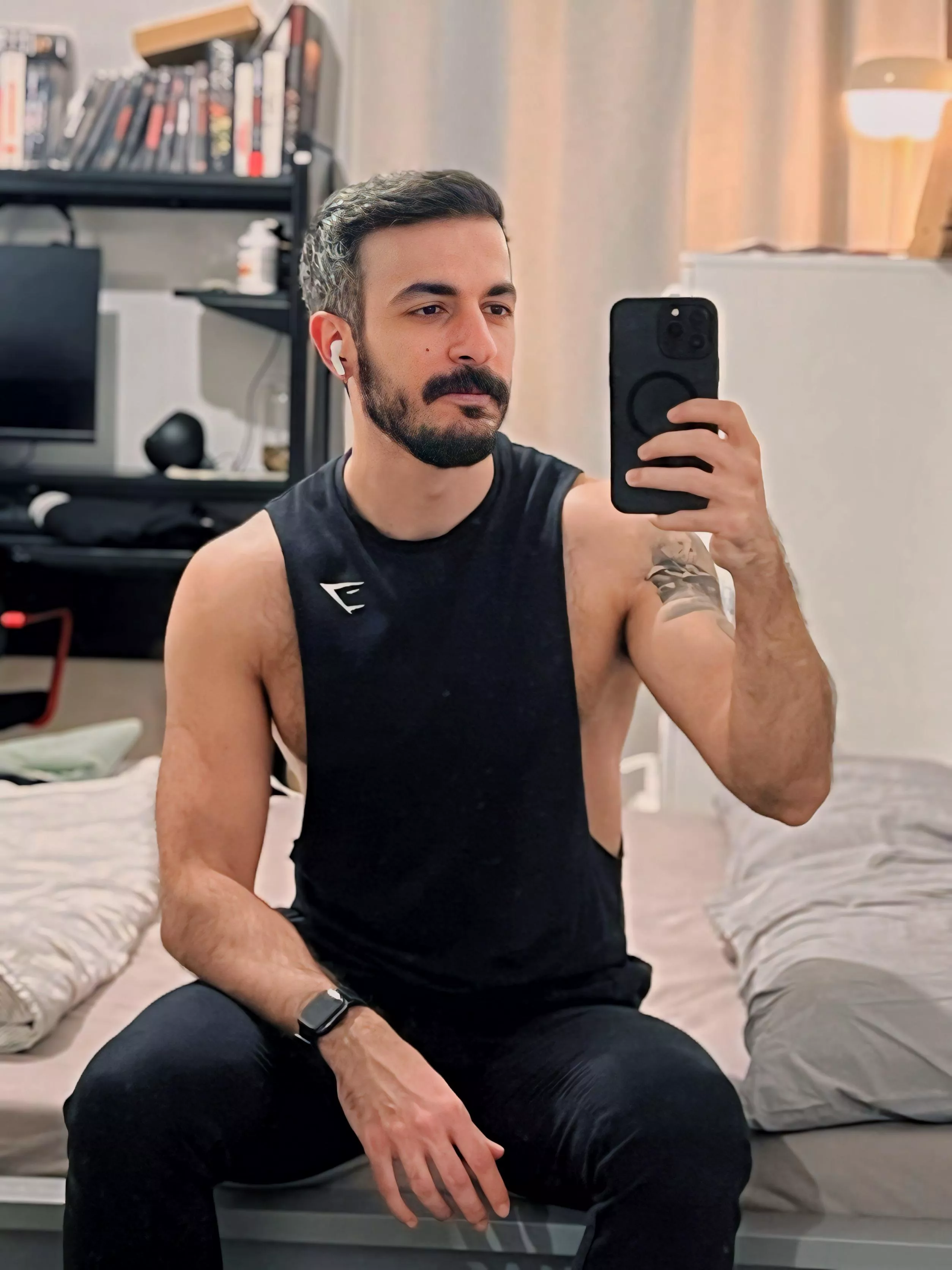 Ready to go out and come back home in one hour.  🏠🏃🏻‍♂️💨 posted by hakikigulyabani