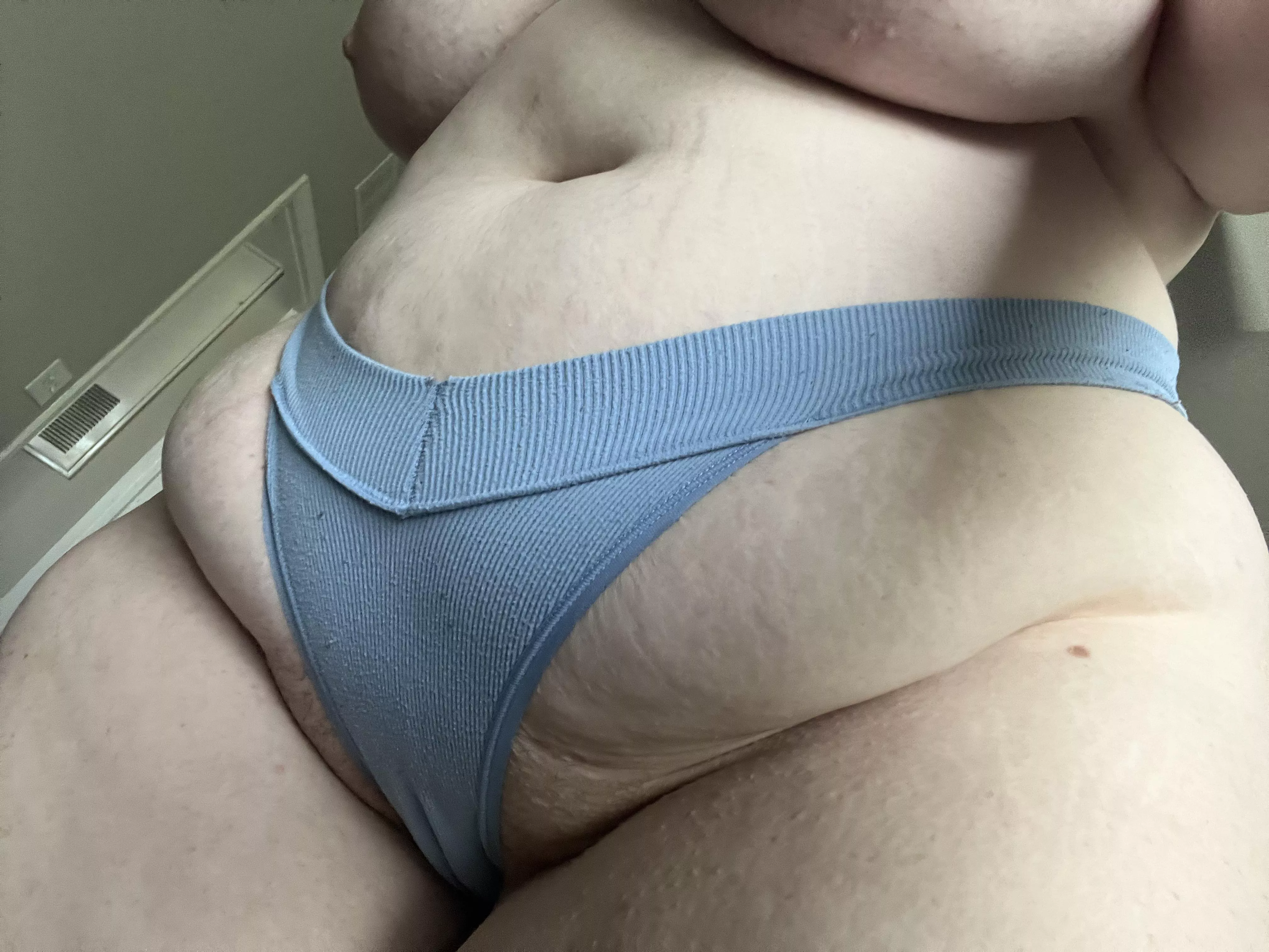 Really leaning into how pretty my curves look from below, almost like you’re on your knees for me😚😚 posted by FairCalligrapher8188