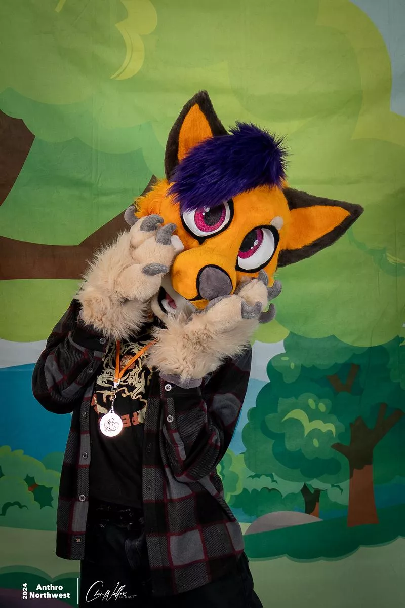Still continuing the daily fursuit posting! posted by Onedeadlymouse