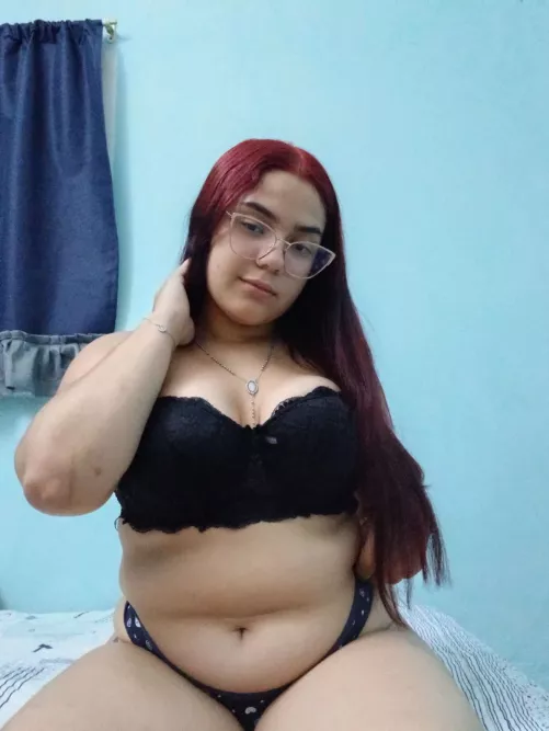 These curves will make you fall in love with my body by Laila0004