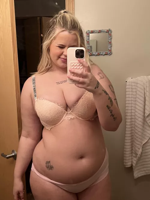 What’s the first word you think of when you see me? by wispy_girlwa