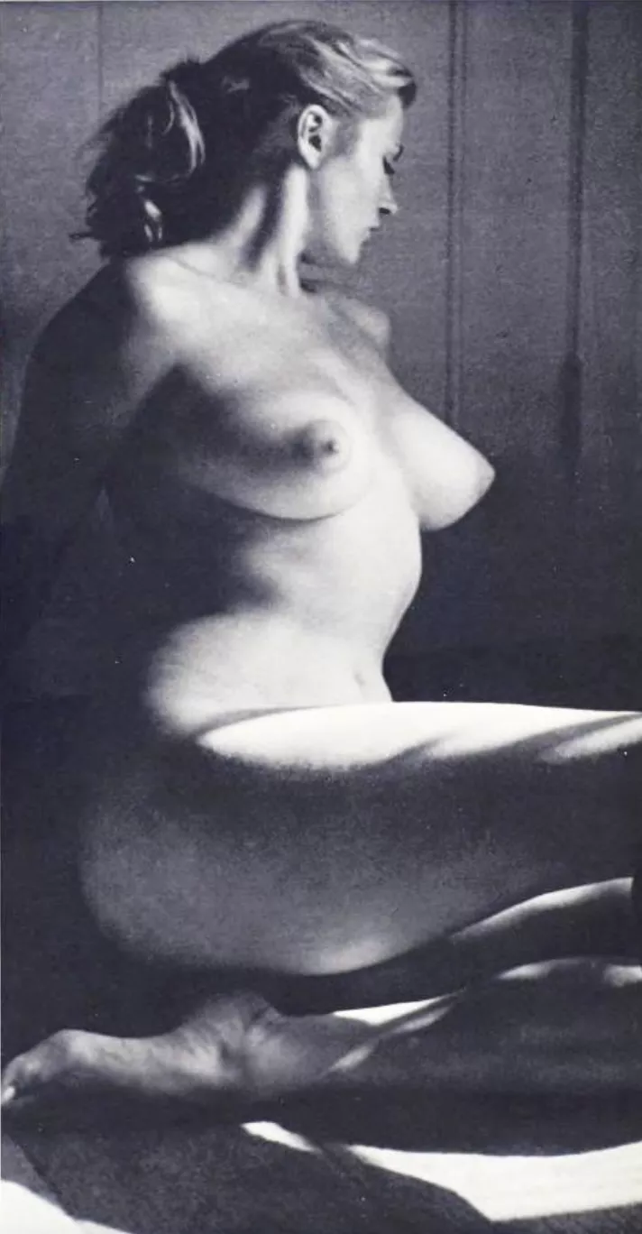 Anita Ekberg posing for sculptor Sepy Dobronyi (1956) posted by BurntLockRebuke