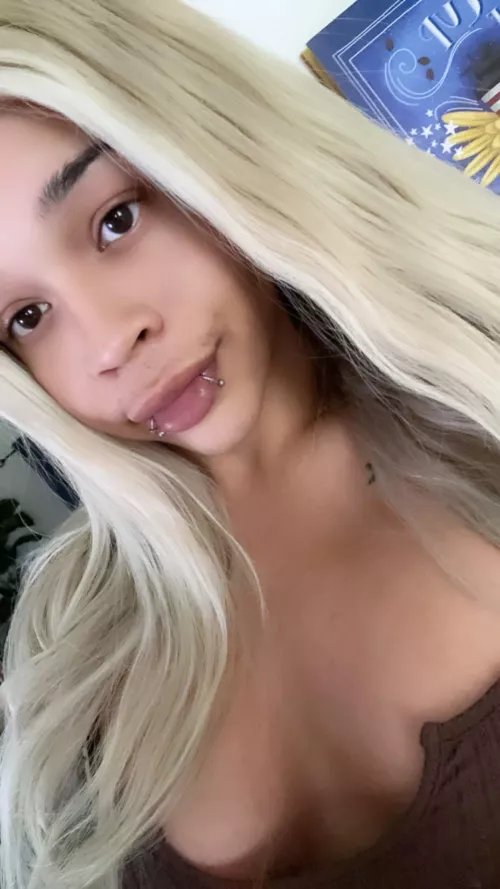 Boost my confidence please 🥺 by MsHoneyGoldOC